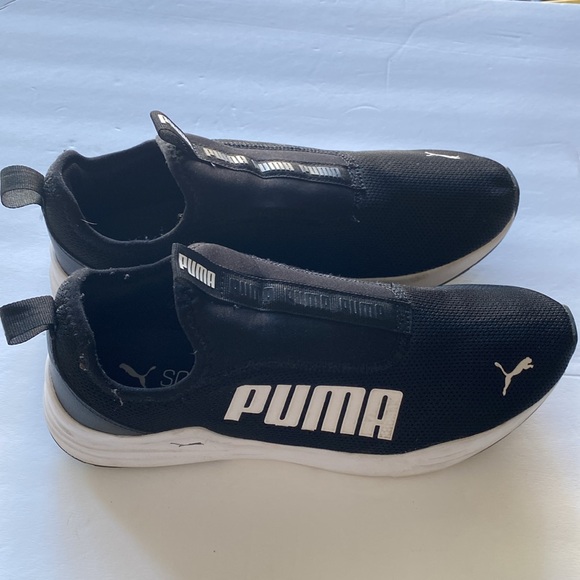 Gently used puma slip ons. Only worn on a few occasions - Picture 6 of 6